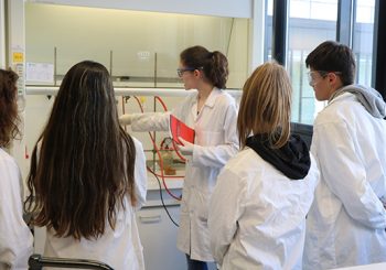 COLLÉGIENS EN VISITE EN TRAVAUX PRATIQUES