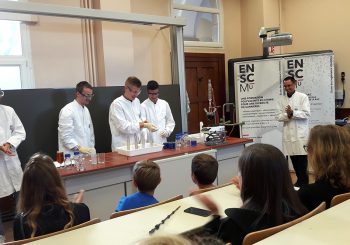 QUAND LES ÉTUDIANTS RENDENT LA CHIMIE MAGIQUE