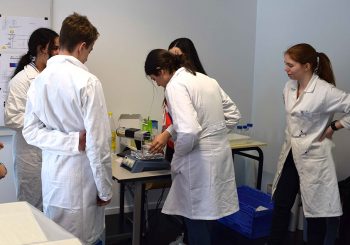 DES ÉLÈVES DU LYCÉE MONTAIGNE EXPÉRIMENTENT À L’ENSCMu