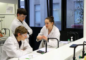 CORDÉES DES SCIENCES : LES ÉLÈVES DU LYCÉE SCHWEITZER EN TP À L’ENSCMu